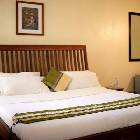 Entebbe Palm Hotel Eksteriør billede