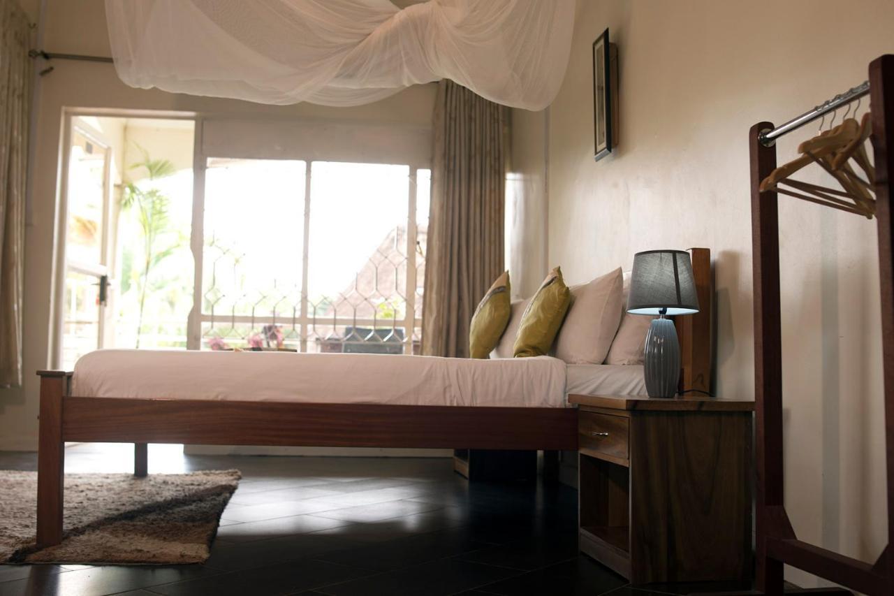 Entebbe Palm Hotel Eksteriør billede
