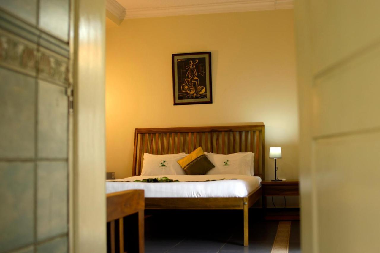Entebbe Palm Hotel Eksteriør billede