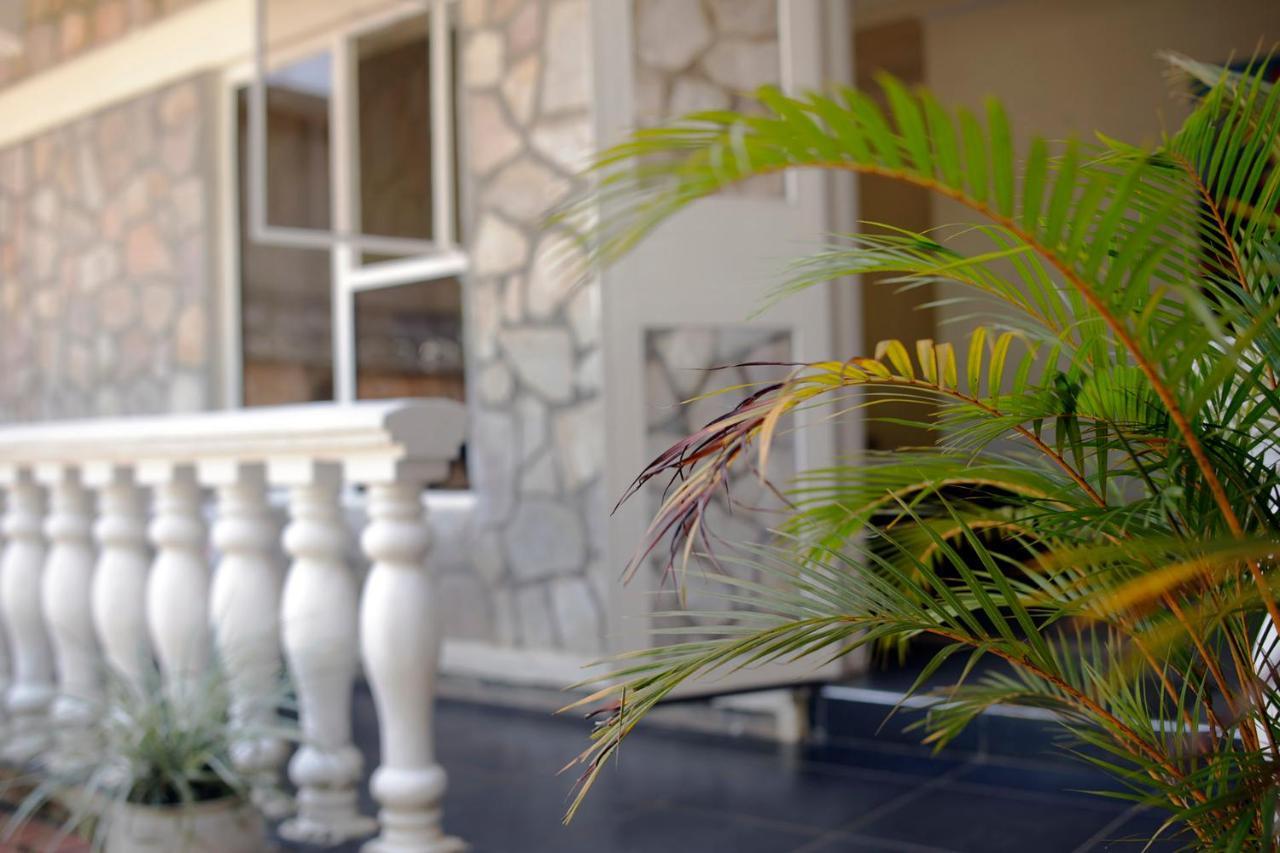 Entebbe Palm Hotel Eksteriør billede